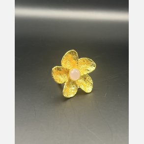 Blomsterring med mat rosa glas