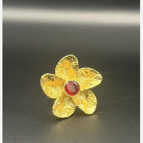 Blomsterring med klart r�dt glas