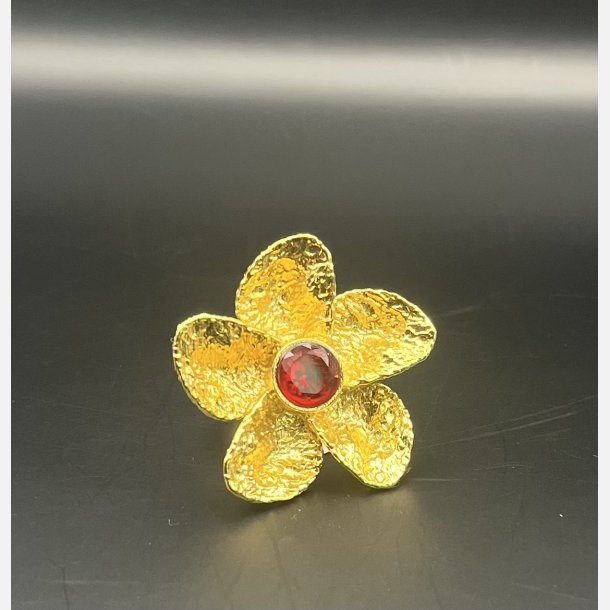 Blomsterring med klart r�dt glas