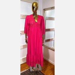 Pink maxikjole i Broderie Anglaise