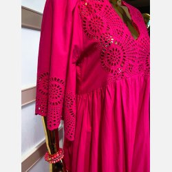 Pink maxikjole i Broderie Anglaise