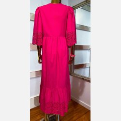 Pink maxikjole i Broderie Anglaise